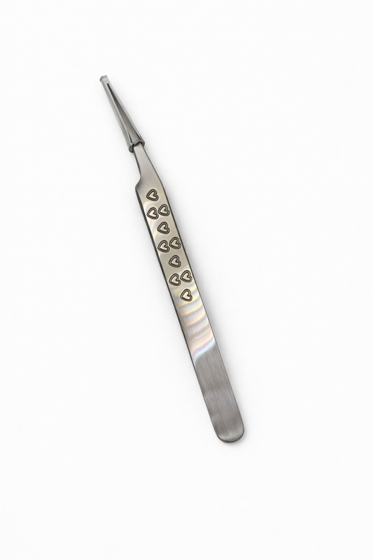 Queen of Hearts Isolation Tweezer